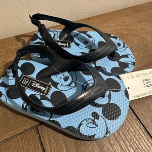 NWT babyGap x Disney Mickey Mouse Flip Flops Size 5/6